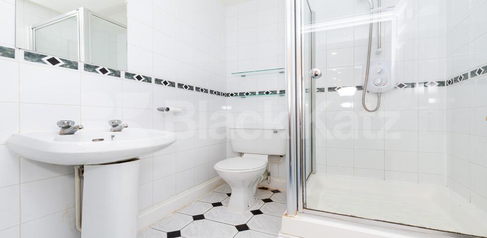 			WAREHOUSE CONVERSION, 2 Bedroom, 1 bath, 1 reception Apartment			 Crawford Passage EC1R, FARRINGDON / HOLBORN